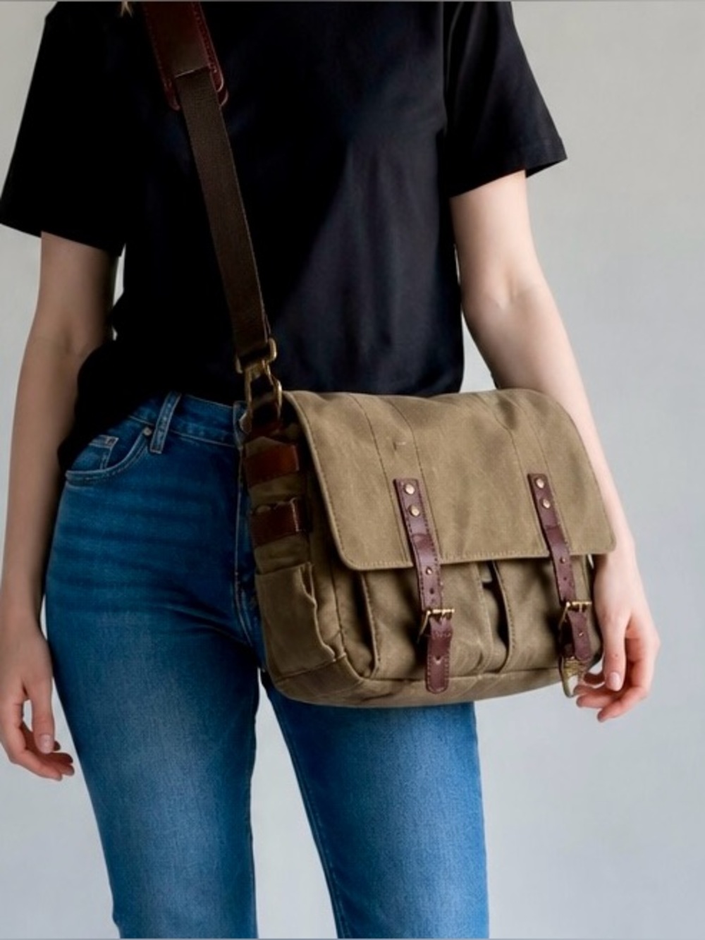 ONA The Astoria Messenger Camera Bag (Field Tan)